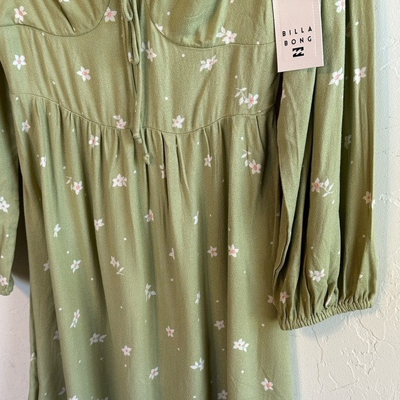 NWT Billabong Boho Pale Green Floral V-Neck Keyhole Feminine Mini Dress Sz M - Picture 5 of 16